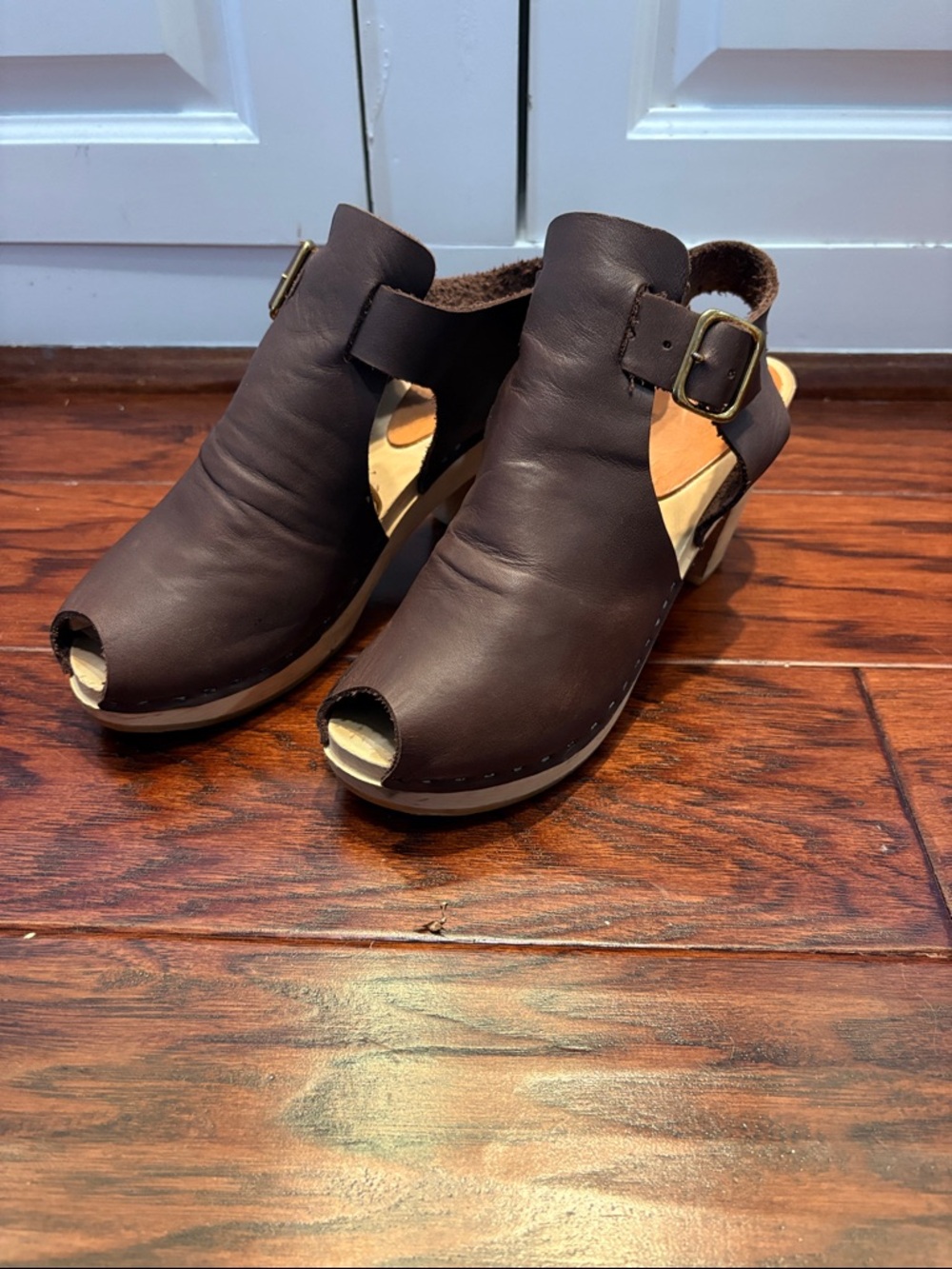 Bryr Women’s Open-Toe Buckle Leather Sandals - Brown